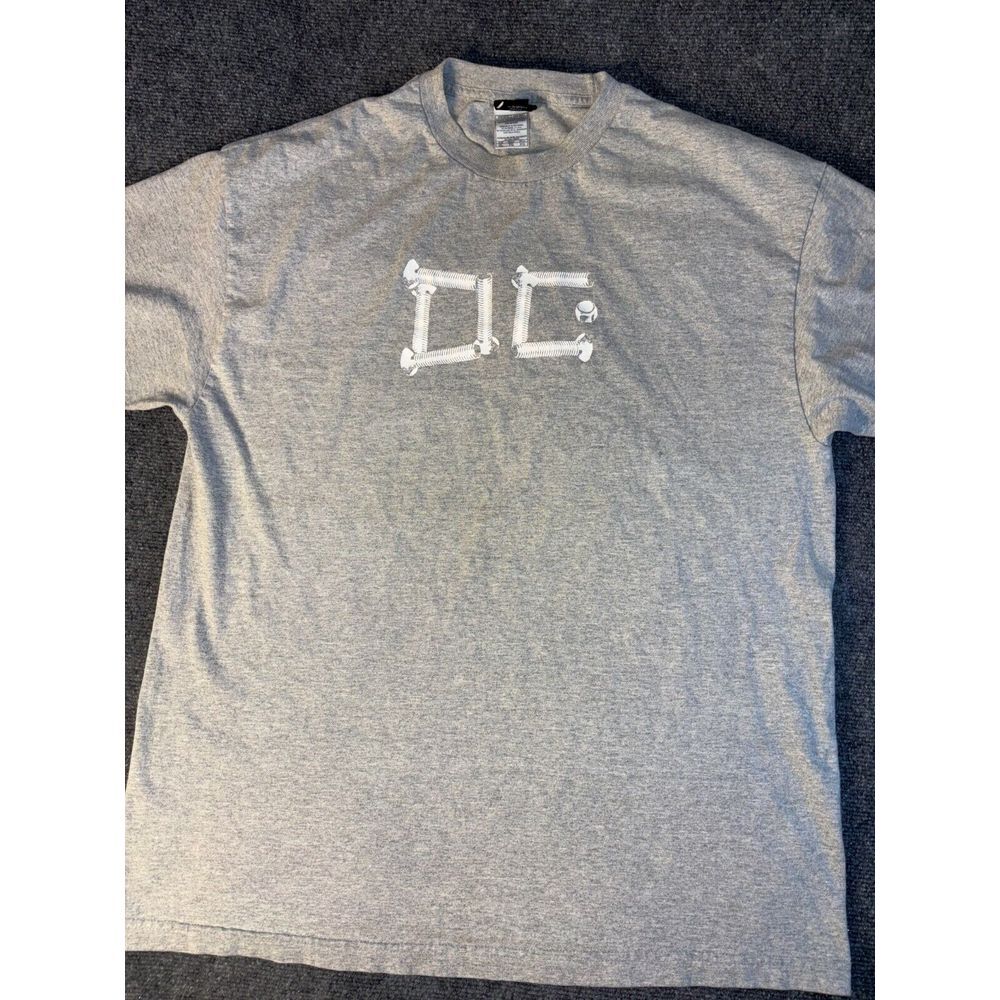 DC Tee Shirt Men's XL Gray Cotton Reglar Fit Short Sleeve Crew Neck Swoosh Logo